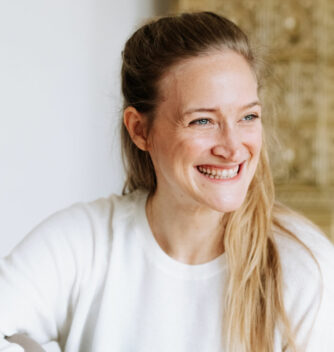 Stefanie Grimm<br>Leitende Lehrerin Stefanie Grimm Manas Yoga Lehrerin