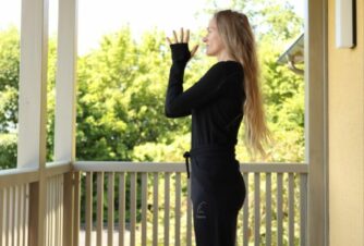 NEUJAHRS-EVENT: 108 SONNENGRÜSSE<br> 1. Januar 2025<br>12:00-14:00 Manas Yoga NEUJAHRS-EVENT: 108 SONNENGRÜSSE